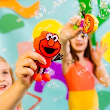 PERSONAJE ELMO + 2 CUBOS LUZ ROJO