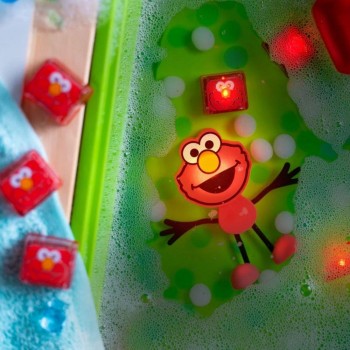 PERSONAJE ELMO + 2 CUBOS LUZ ROJO