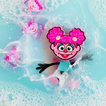 PERSONAJE ABBY CADABBY + 2 CUBOS DE LUZ ROSA